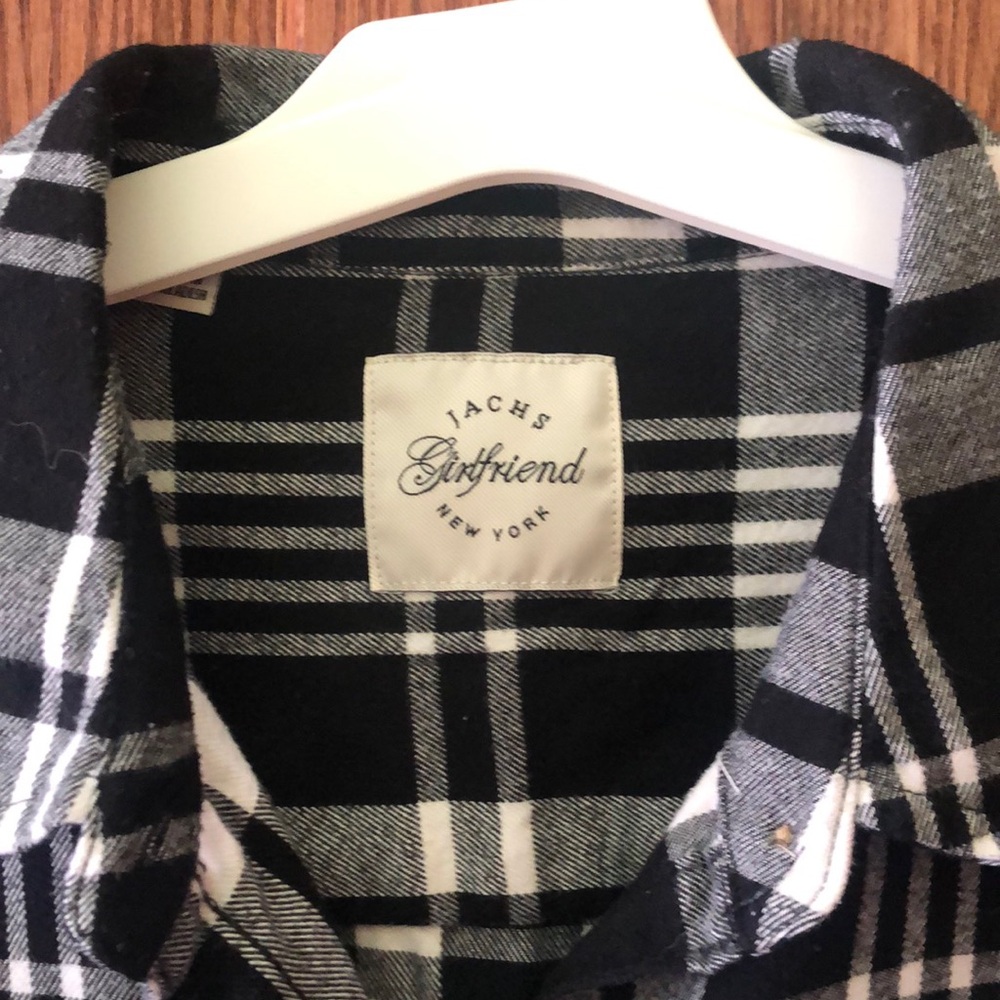 JACHS Girlfriend Black and White Boxy Button Down Shirt - Picture 2 of 7